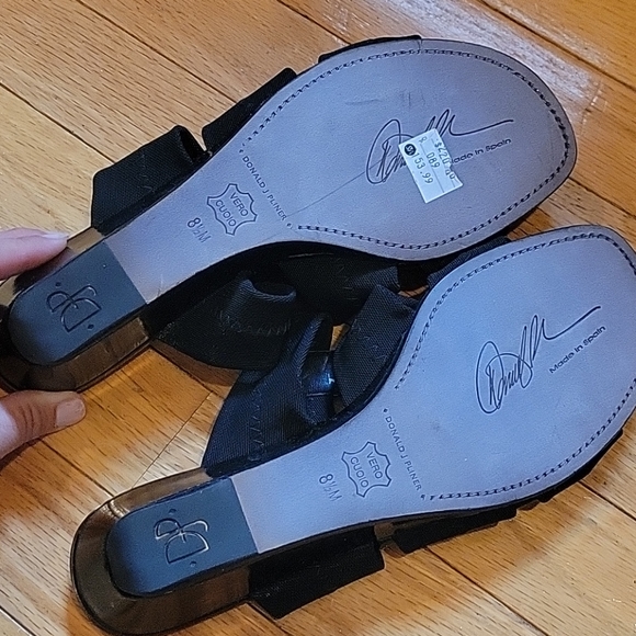 Donald J Pliner 8.5 - Picture 3 of 4